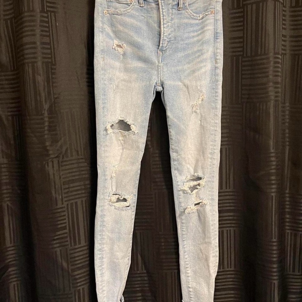 American Eagle Outfitters Light Blue Distressed Skinny Jeans